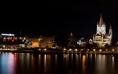 Fototapeta na wymiar Donau - Mexikoplatz