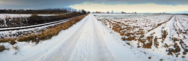 droga przez pola zimą - obrazy, fototapety, plakaty
