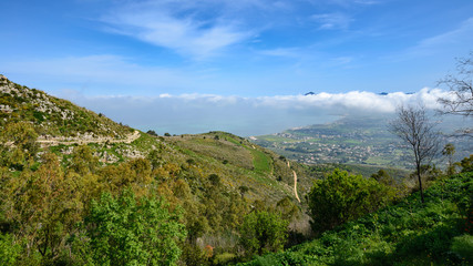Fototapeta na wymiar Widok nad chmurami z góry Erice, Sycylia.