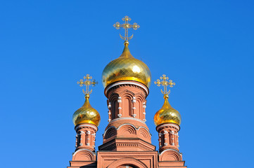 Fototapeta na wymiar Gold domes of ancient Russian orthodox church