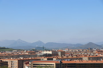 Stadt in den Bergen