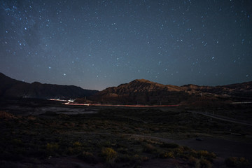 Ruta nocturna de autos 