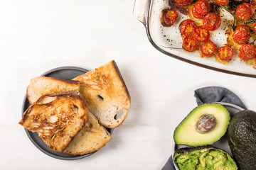 Toasts, avocado and roasted tomatoes