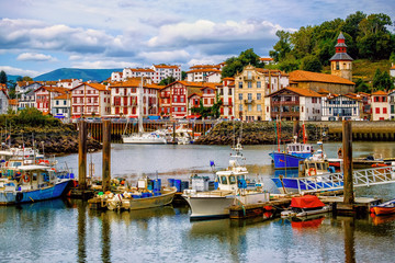 Colorful basque houses in port of Saint-Jean-de-Luz, France - obrazy, fototapety, plakaty