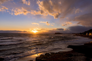 江の島海岸に沈む夕陽
