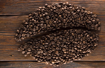 roasted coffee beans on wood texture