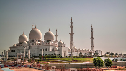 Fototapeta na wymiar Exterior view to Sheikh Zayed Mosque, Abu-Dhabi, UAE