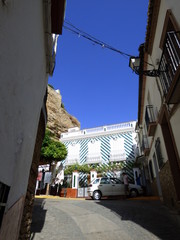 Setenil de las Bodegas , pueblo blanco  de Cádiz, Andalucía (España)  declarado Conjunto...