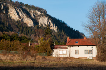 Teilabschnitte der Felswände der hohen Wand