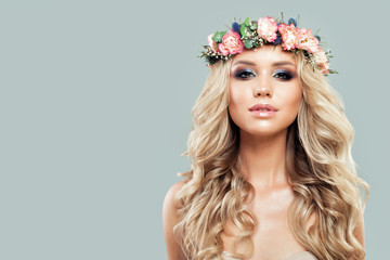 Naklejka premium Portrait of Nice Model Girl with Flowers, Fashion Makeup and Blonde Hair on Banner Background