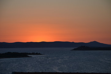 Sonnenuntergang &uuml;ber dem Meer