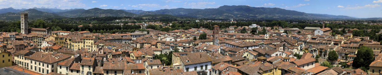 Fototapeta na wymiar Panorama Lucca