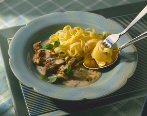 Tagliatelle mit einer Schweinefilet-Rahmsauce