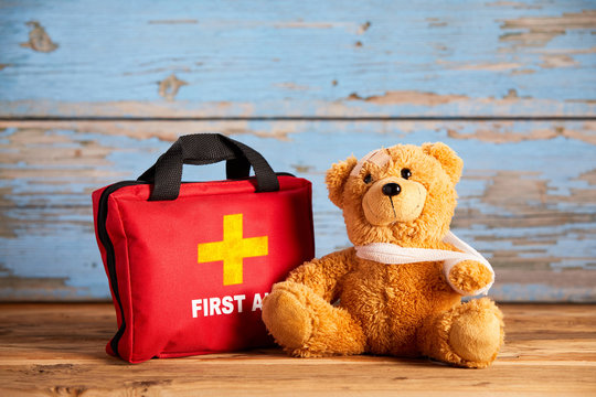 Little teddy bear with an injured arm