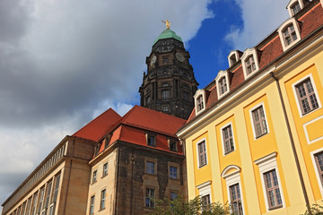 Fototapeta na wymiar Das Neue Rathaus in Dresden, Sachsen, Deutschland