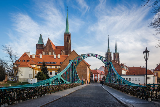 Tumski bridge and Holy Cross church in Wroclaw, Silesia, Poland © Artur Bociarski