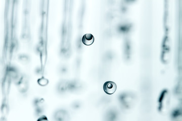 Naklejka na ściany i meble Falling transparent water drops.