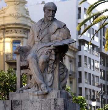 Statue des spanischen Malers und Grafikers Pintor Pinazo