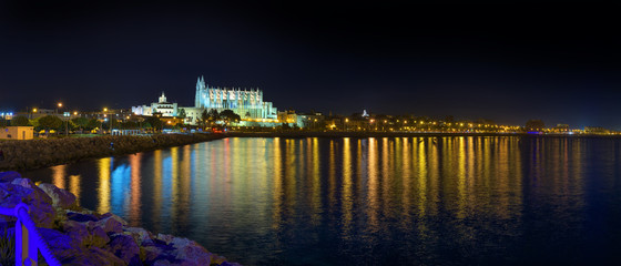 Palma de Mallorca bei Nacht © Mathias Weil