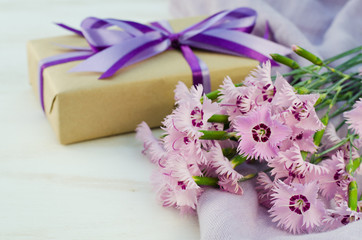 Obraz na płótnie Canvas Present or gift box and delicate flowers