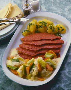 Tafelspitz mit Gem&uuml;se und Petersilienkartoffel