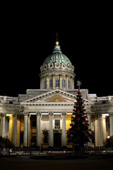 Obraz premium Kazan Cathedral in St. Petersburg by night.