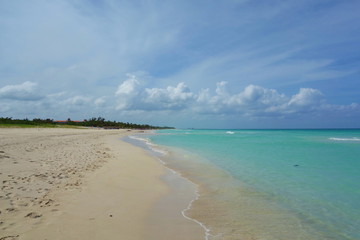 Obraz premium The famous tropical beach of Varadero in Cuba with a calm turquoise ocean