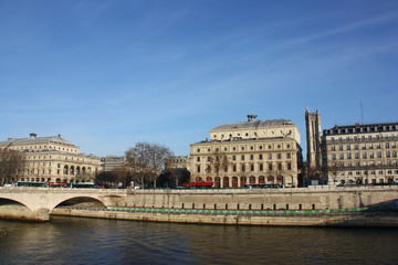 Quais de la Seine à Paris en hiver, France