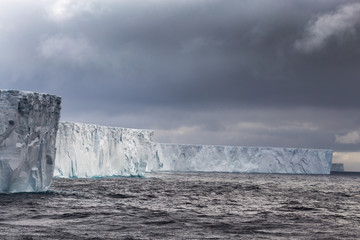 Panorama of Iceberg B-15 the largest iceberg in history with here the largest surviving fragment...