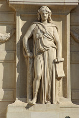 Statue du palais de justice à Paris, France