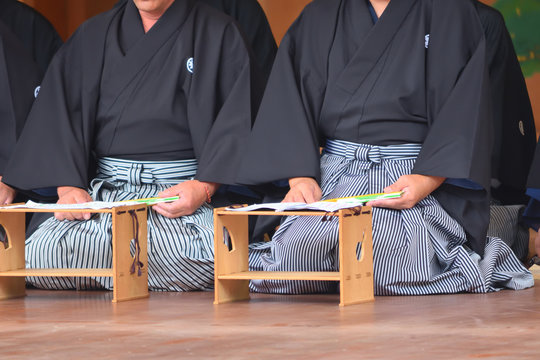 和服で正座する男性 Stock Photo Adobe Stock 和服で正座する男性 Stock Photo Adobe Stock