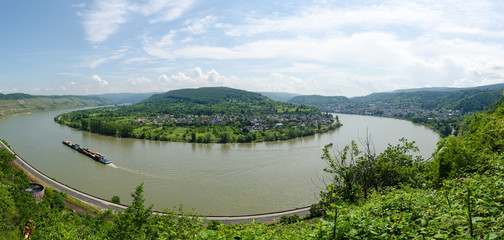 Rheinschleife im Sommer © Christian