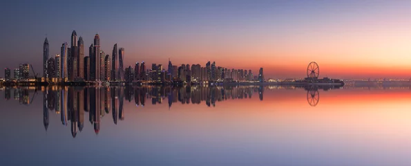 Foto op Canvas Sonnenuntergang über Dubai mit Meeresspiegelung, Stadtkulisse und Dubai Eye,  © Cara-Foto