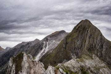 Fototapeta na wymiar Peaks of Apuan alps