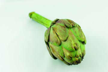 Obraz premium Karczoch na białym tle