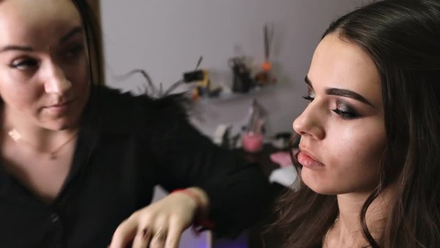 make-up artist wipes the sponge with crumbled mascara
