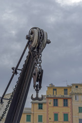 Fototapeta na wymiar old crane in the harbour of camogli