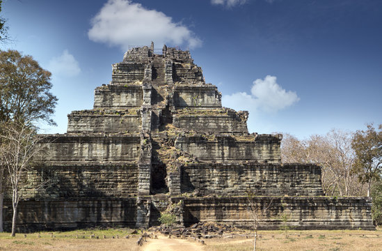 Koh Ker temple complex, death pyramid Prasat Prang, Cambodia