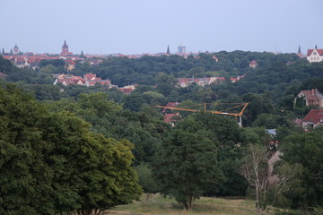 Fototapeta na wymiar panorama über der Stadt