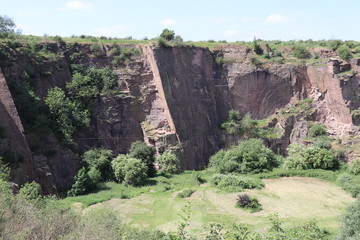 Steinbruch und Felsen