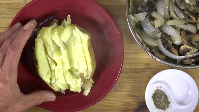 Time-lapse of preparing a hot potato with toppings
