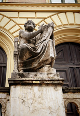 Obraz premium Homer, the Greek poet statue by Ludwig von Schwanthaler (XIX century) in front of the entrance of Bavarian State Library in Munich, Germany