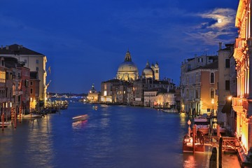 Fototapeta na wymiar Full moon night of Venice, Italy