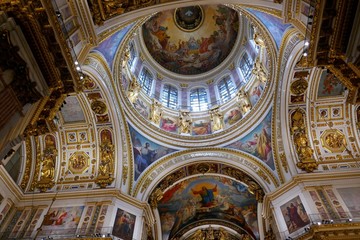 Fototapeta na wymiar Isaakskathedrale in St. Petersburg