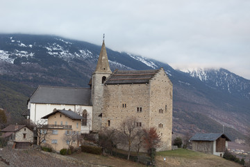 Fototapeta na wymiar Château et église de Venthône