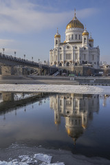 Fototapeta premium Храм Христа Спасителя зимним, морозным днем.