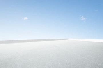 Empty open space top floor with clear blue sky .