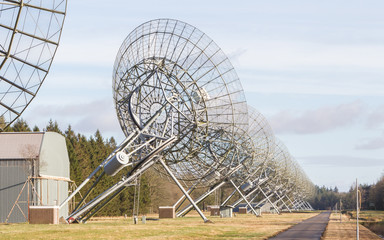 Large array radio telescope