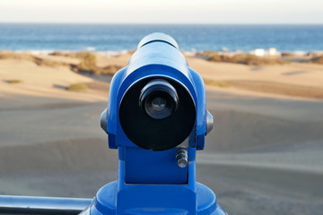 Fernglas - Standfernglas - am Strand - geradeaus