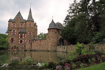 Fototapeta na wymiar mittelalterliche Burg Satzvey, Eifel, Rheinland, Deutschland, Europa 